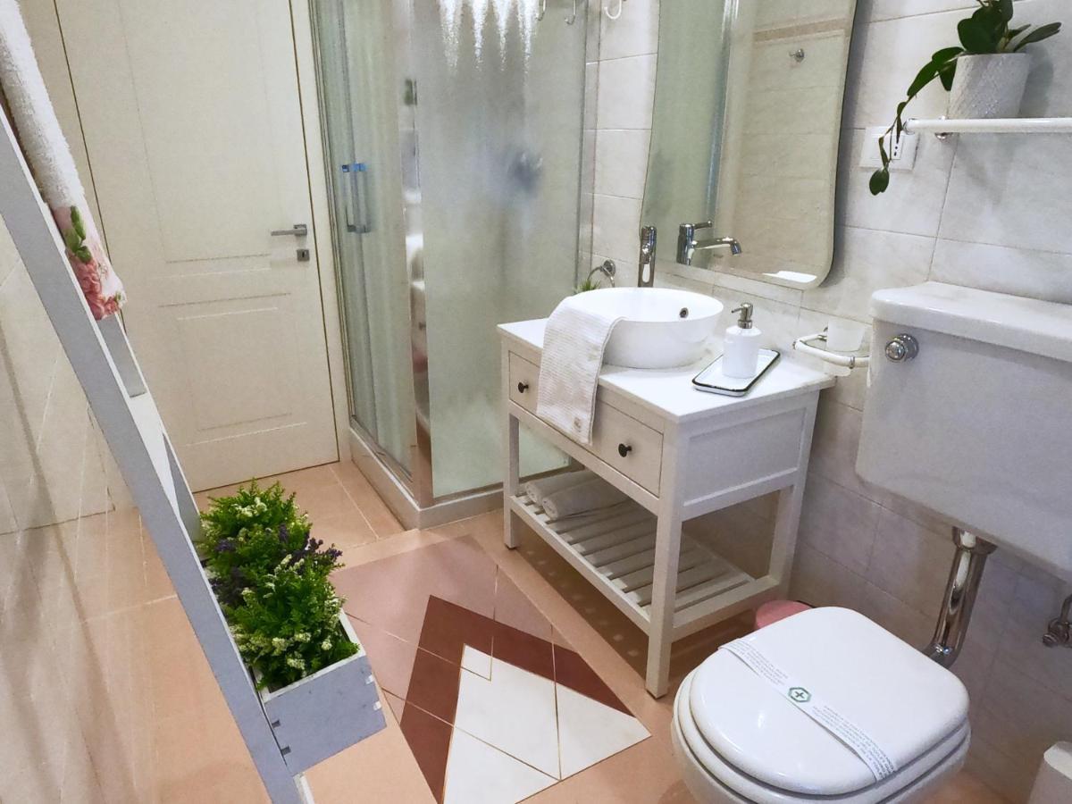Elegance House Apartment ลาสเปเซีย ภายนอก รูปภาพ