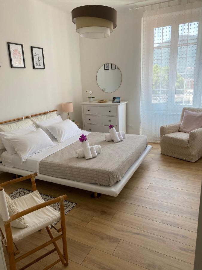 Elegance House Apartment ลาสเปเซีย ภายนอก รูปภาพ
